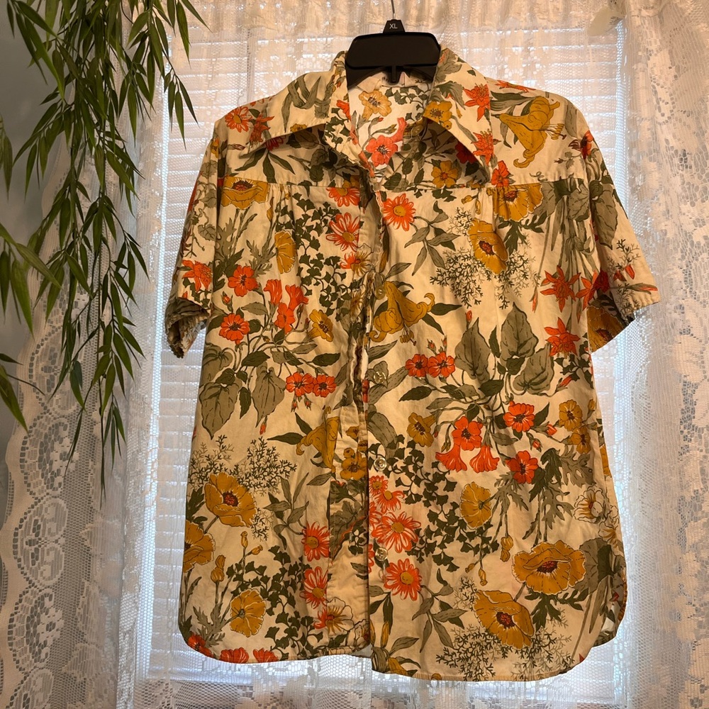 VINTAGE 70S Floral Button Up